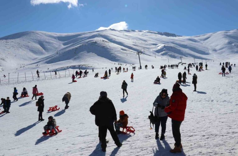 Abalı Kayak Merkezi kayakseverlerin akınına uğradı