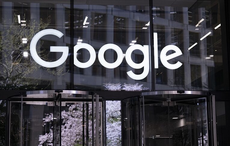 Google değişik departmanlardan yüzlerce çalışanını işten çıkardı