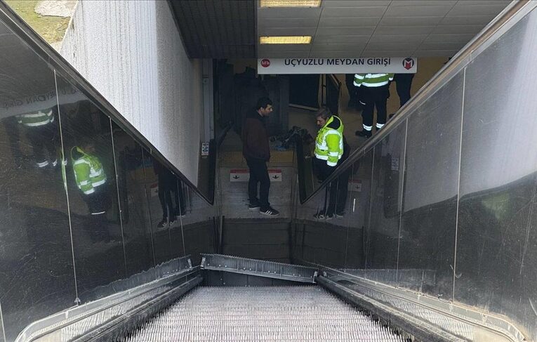 Güngören’de metro istasyonunun yürüyen merdiven basamakları yerinden çıktı