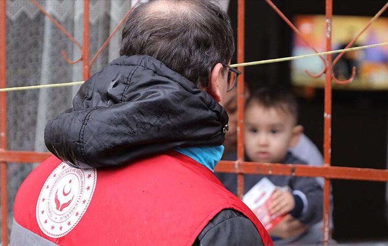 İstanbul Valiliği 30 bin bebeğin bez ihtiyacını istikbal etmek düşüncesince kart dağıtımına başladı