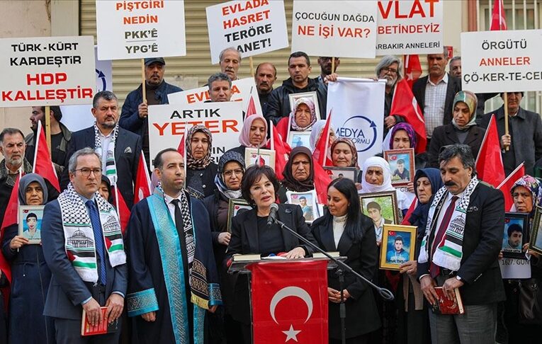 Diyarbakır annelerinin yurt eylemine destek ziyaretleri sürüyor