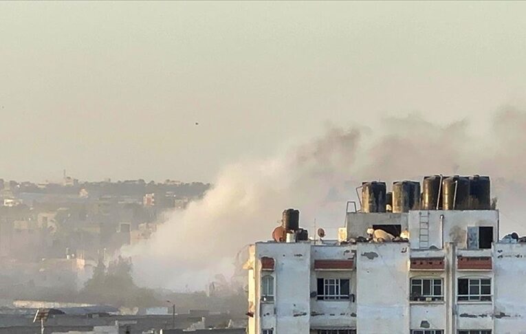 İsrail’in Gazze’deki Nasır Hastanesine düzenlemiş bulunduğu saldırıda geberik ve yaralılar bulunduğu duyur