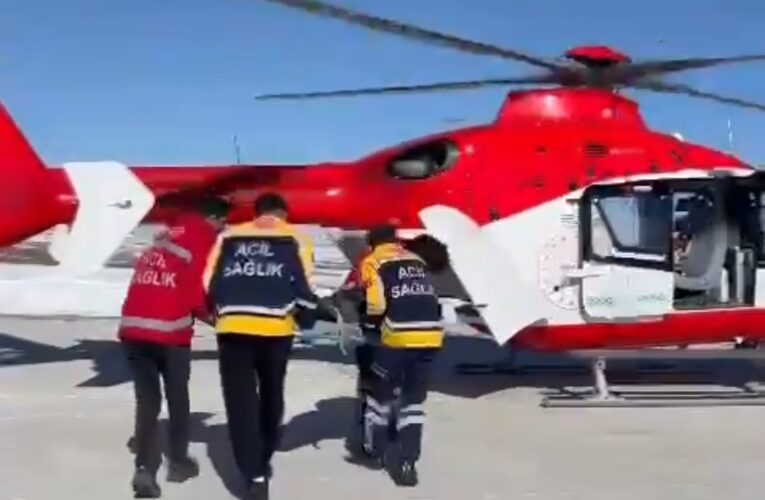 Van’da göğüs ağrısı olan hasta düşüncesince helikopter havalandı