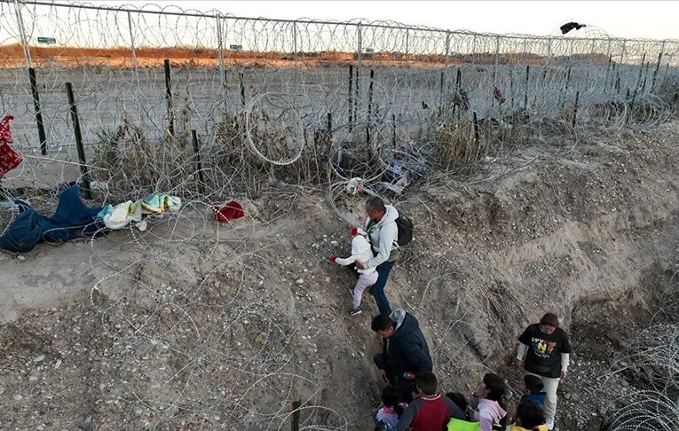 ABD’de Texas’taki düzensiz göçmenler yasası konusunda aynı günde iki ayrı karar çıktı