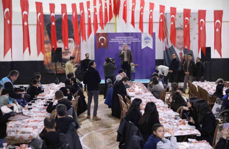 Akıl Küpü Kütüphaneleri, gençlerin yanında olmaya devam ediyor