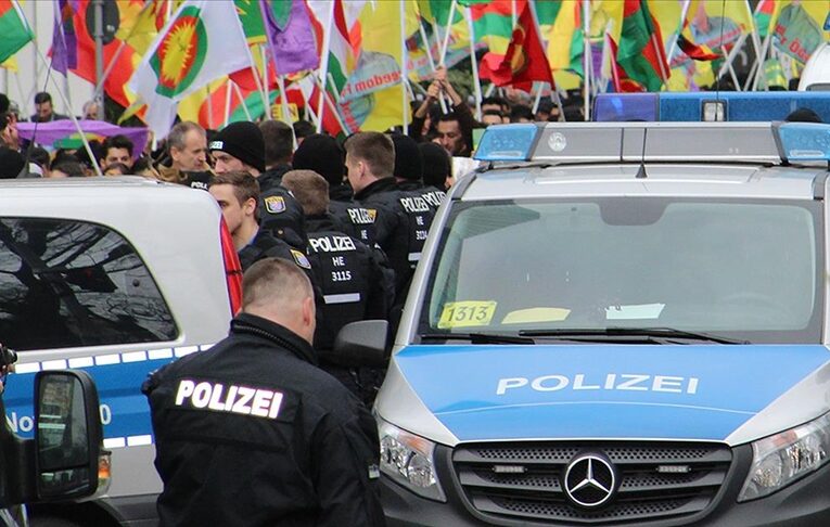 Almanya’da terör örgütü PKK yandaşları Türkiye’nin Hannover Başkonsolosluğuna saldırdı