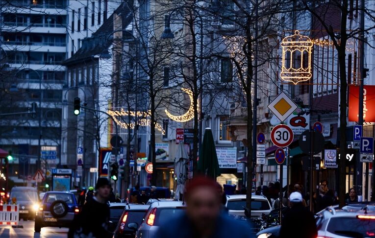 Almanya’nın Köln kentinde ortak cadde ramazana hususi aydınlatıldı