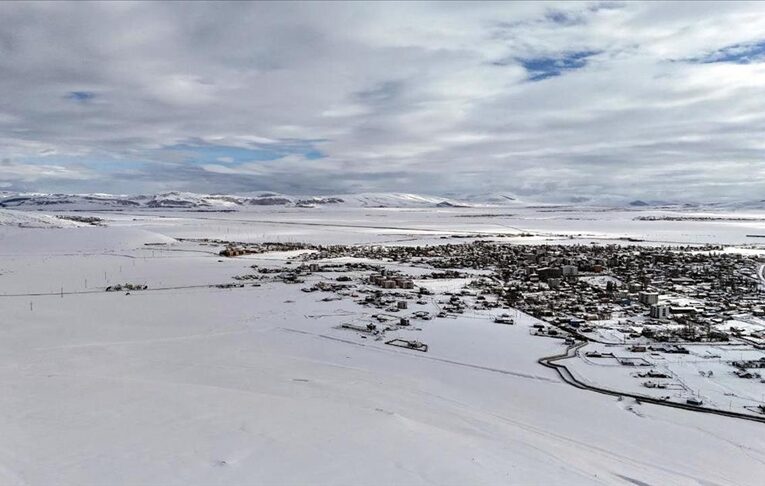 Ardahan ve Kars’ta kar yağışı devam ediyor