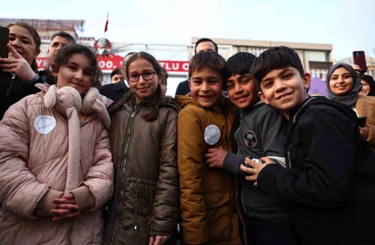 Bağcılar Meydanı’nda Ramazan ayı boyunca sürecek etkinlikler için plato kuruldu