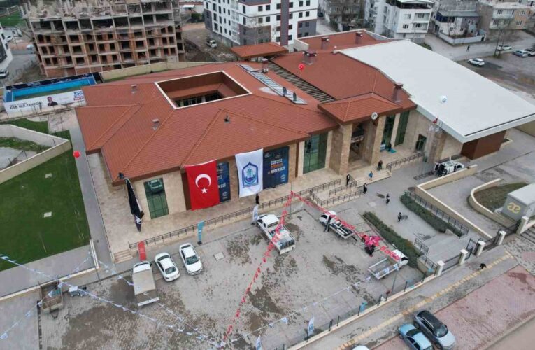 Bakan Bak, Bursa’da Yıldırım Gençlik Merkezi’nin açılışına katıldı