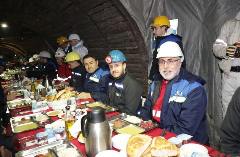 Bakan Işıkhan, Kütahya’da maden işçileriyle iftar yaptı