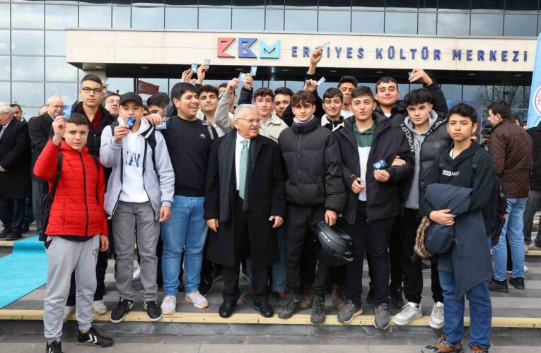 Bakan Kacır’dan Başkan Büyükkılıç’a ‘Alper Gezeravcı’ teşekkürü