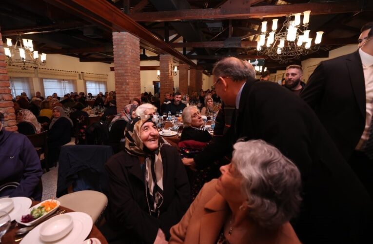 Bakan Özhaseki, Ankara’da kentsel dönüşüm hak sahipleriyle iftarda buluştu