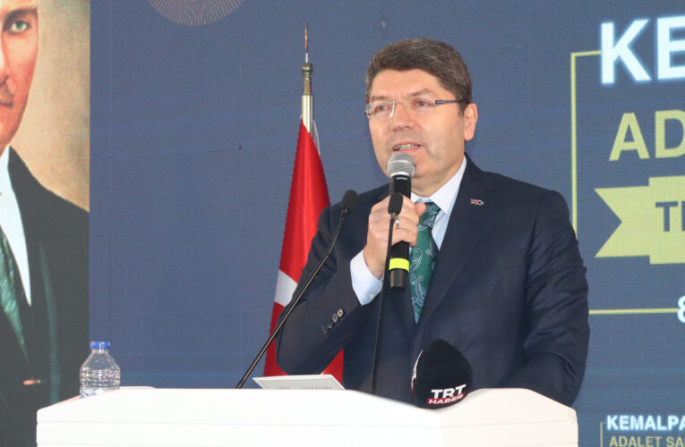 Bakan Tunç: “Cumhurbaşkanı’nın 5’te 3 çoğunluk durumunda tekrar adaylık yolu açılır”