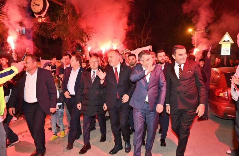 Başkan Aktaş’a gençlerden coşkulu karşılama