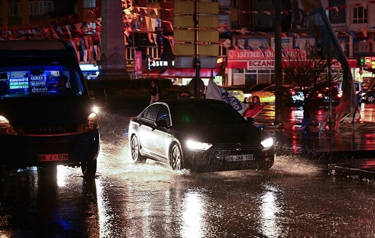 Başkentte sağanak hayatı olumsuz etkiledi