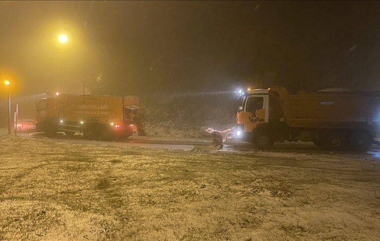 Bolu Dağı’nda kar yağışı etkisini artırdı