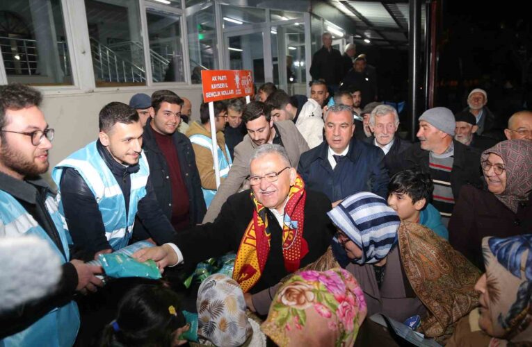 Büyükkılıç’tan teravih sonrası esnaf ziyareti