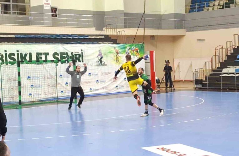 Büyükşehir Hentbol 34-37 skorla evinde kaybetti