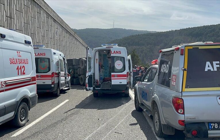 Çankırı’da tır otomobilin üzerine devrildi, 4 kişi öldü, 2’si polis 3 kişi yaralandı