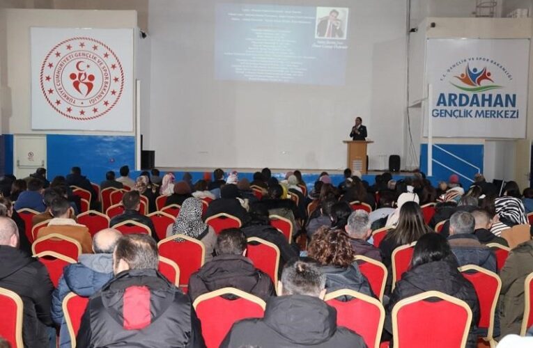 Çıldır MYO Müdürü Özdemir’den protokol eğitimi