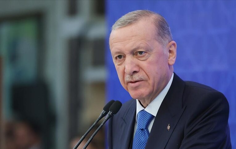 Cumhurbaşkanı Erdoğan bayram tatilinin 9 güne çıkarılacağını açıkladı