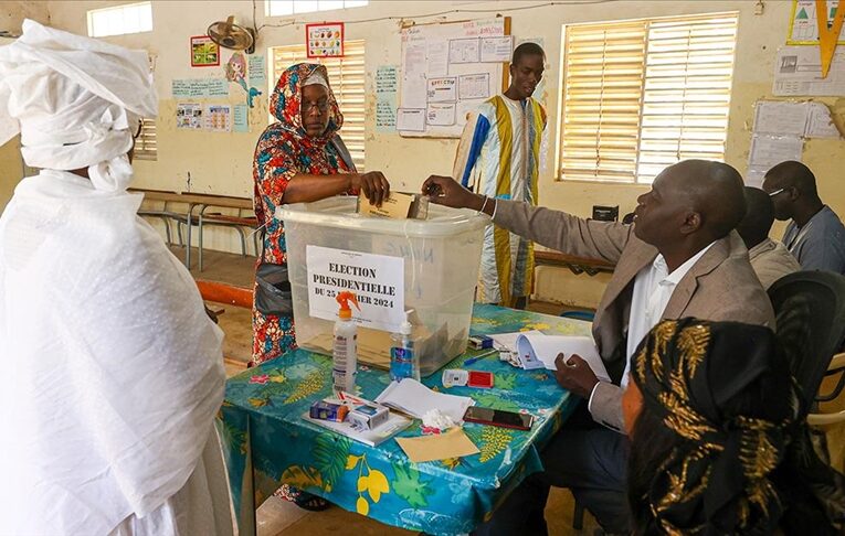 Cumhurbaşkanı seçimi yapılan Senegal’de oy sayımına başlandı