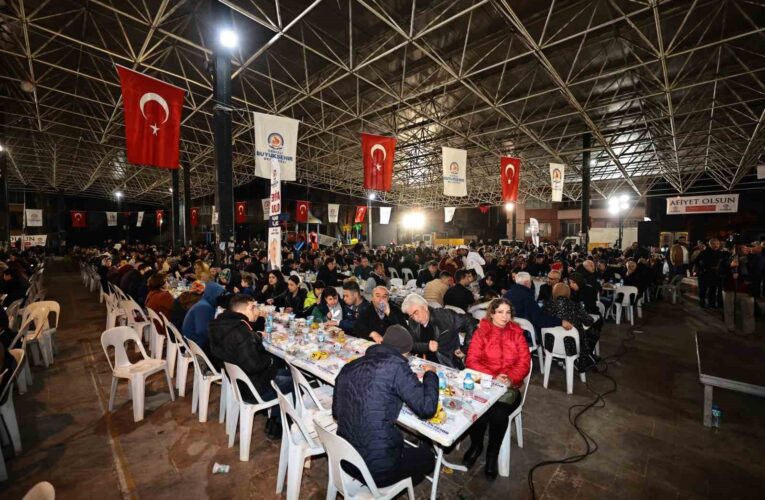 Denizli Büyükşehrin iftar sofrası Değirmenönü’nde kuruldu