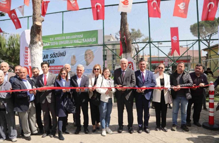 Efeler Belediyesi Umurlu Mahallesi’ndeki halı sahayı hizmete açtı