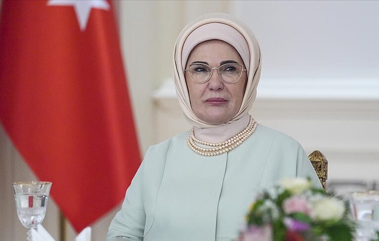 Emine Erdoğan, Gönül Elçileri ve vali eşleriyle iftarda bir araya geldi