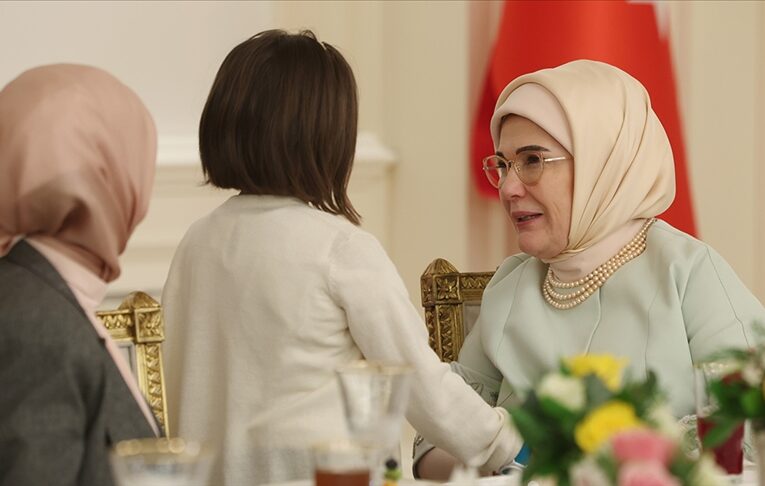 Emine Erdoğan’dan koruyucu ailelere yönelik paylaşım