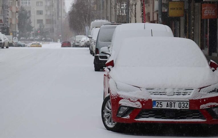 Erzurum, Kars ve Ardahan’da kar yağışı çarpıcı oldu