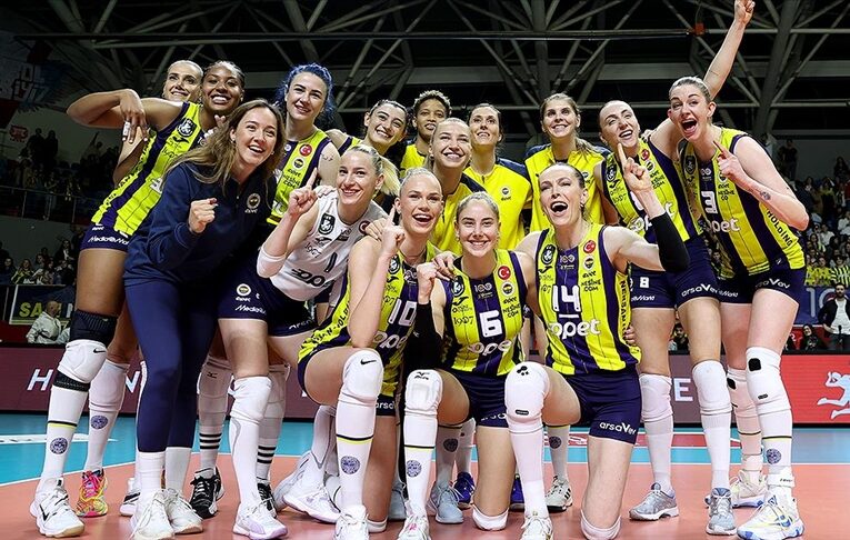 Fenerbahçe Opet normal sezonu lider tamamladı