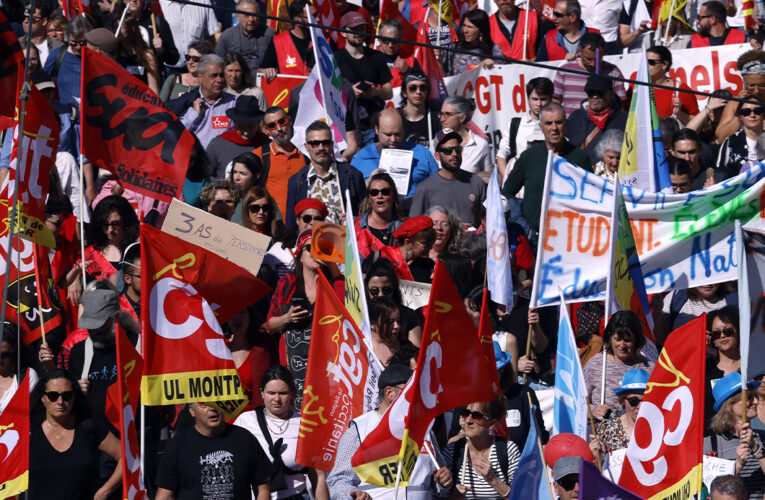 Fransa’da kamu çalışanları zam talebiyle greve gitti