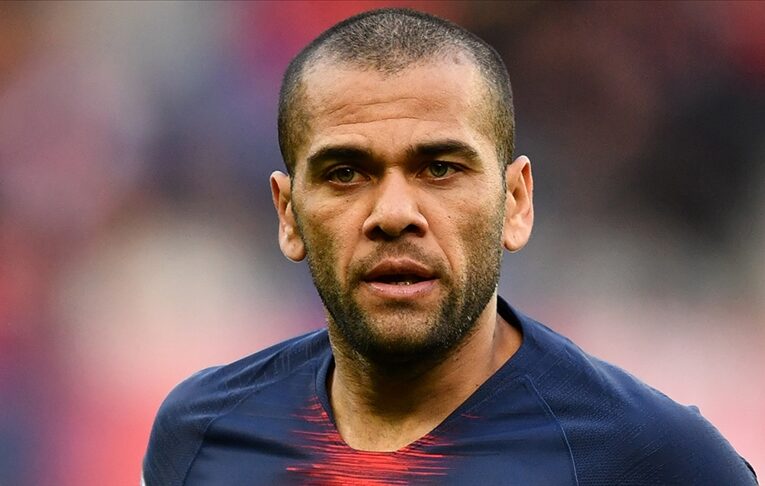 Futbolcu Dani Alves 1 milyon avro kefalet ödeyerek cezaevinden çıktı