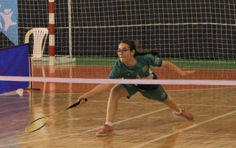 Genç yeteneklerin badminton mücadelesi başladı