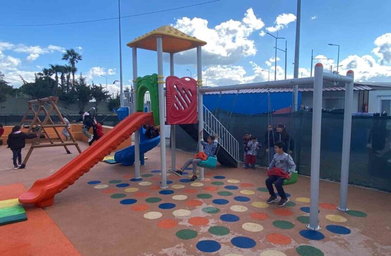 Hatay Büyükşehir Belediyesi’nden 20 konteyner kente çocuk oyun alanı