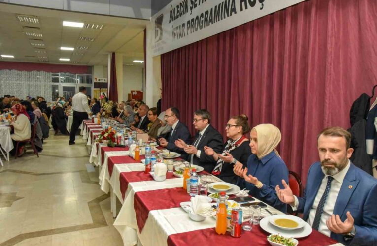 İftar yemeğinde akademik ve idari personel bir arada