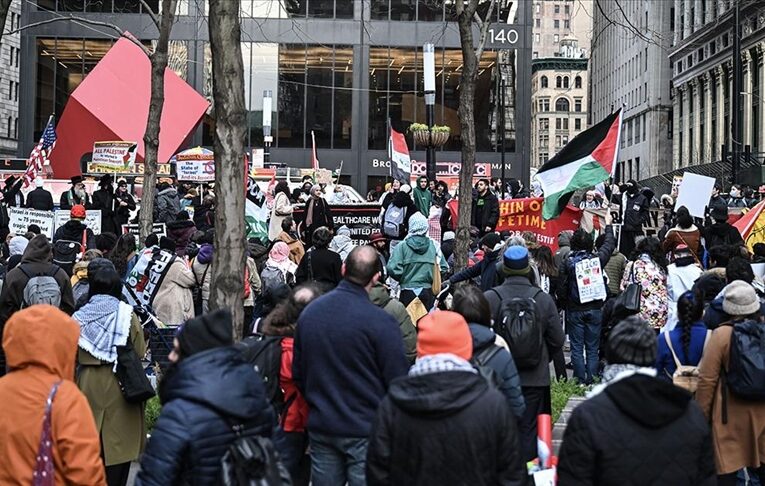 İsrail’in Gazze’deki Şifa Hastanesi’ne saldırısı New York’ta protesto edildi