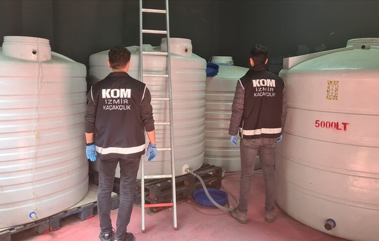 İzmir merkezli operasyonda 15 bin litre etil alkol ele geçirildi