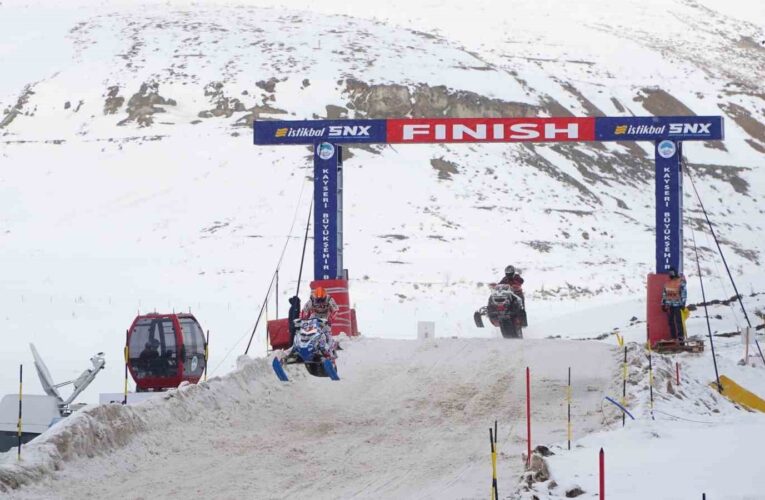 Kar motorlarının sesi Erciyes’te yankılandı