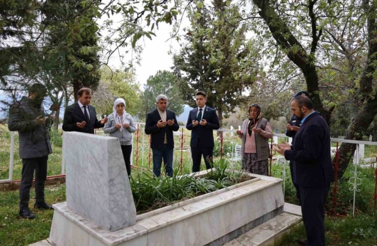 Karacasu’da şehit Kılıç mezarı başında anıldı