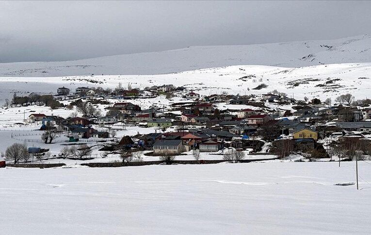 Kars ile Ardahan’da kar ve soğuk hava etkili oldu