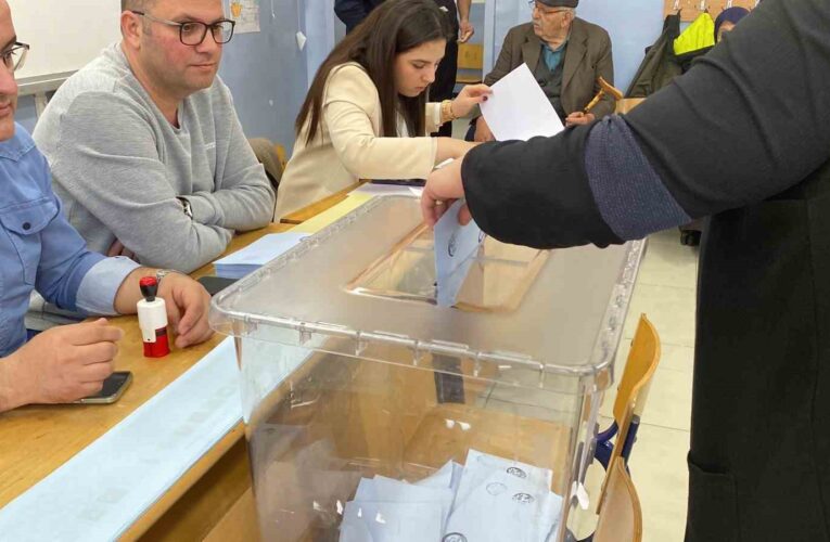 Kastamonu’da seçim hareketliliği: Vatandaşlar okullara akın ediyor