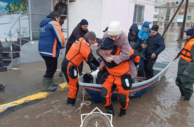 Kazakistan’da sel: Binlerce kişi helikopterle tahliye edildi