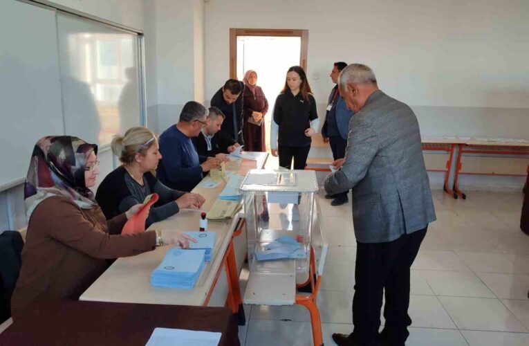 Kırşehir’de vatandaşlar erken saatlerden itibaren sandık başına gitti