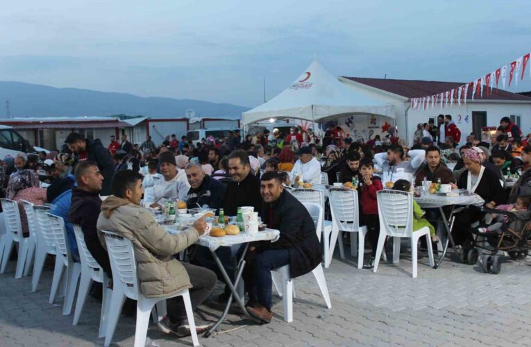 Kızılay Başkanı Hatay’da depremzedelerle iftar sofrasında buluştu