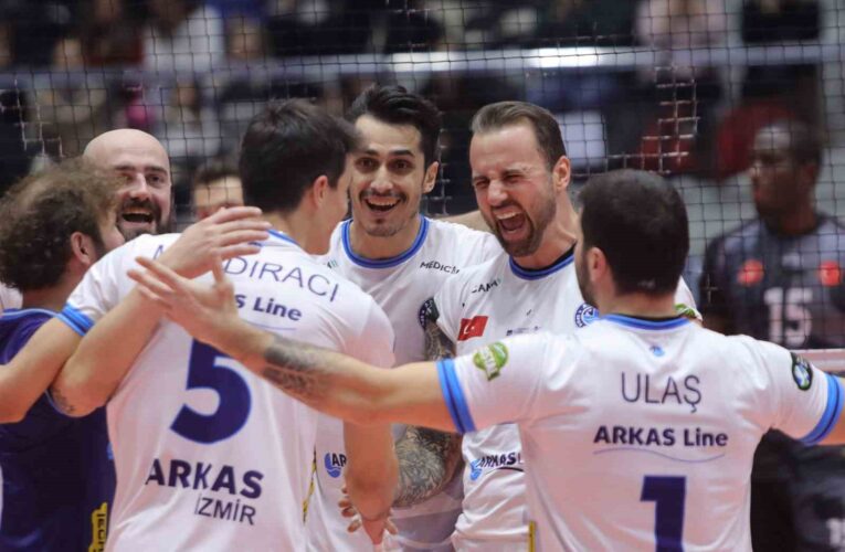 Kupa Voley: Arkas Spor: 3 – Ziraat Bankkart: 2