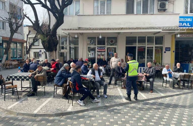 Kuşadası’nda vatandaşlar trafik kurallarına karşı bilgilendirildi