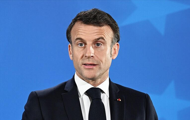 Macron, Filistinlilerin Refah’tan zorla çıkarılmasının “savaş suçu” olacağını bildird